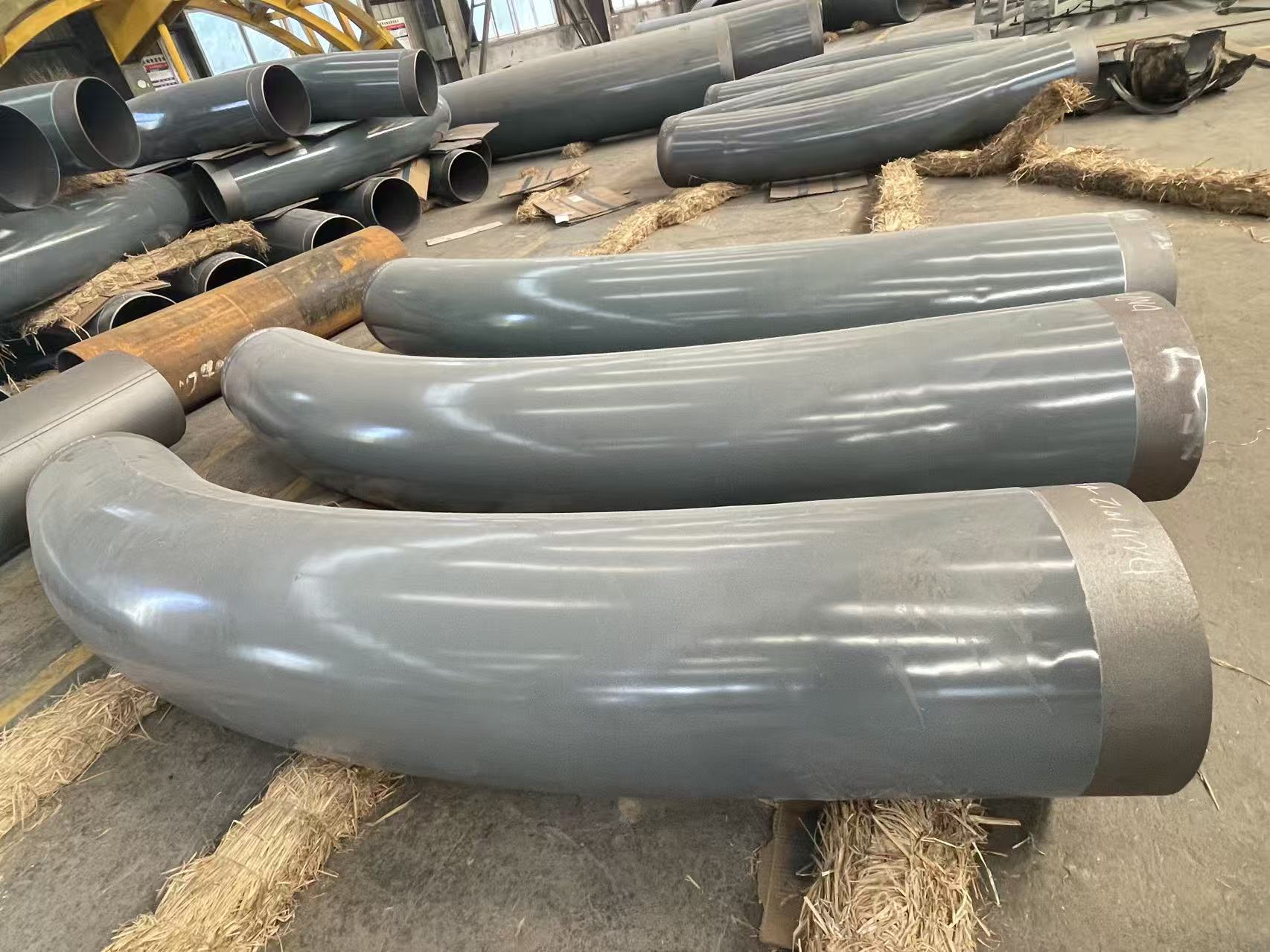 Pipe fittings for industrial piping systems