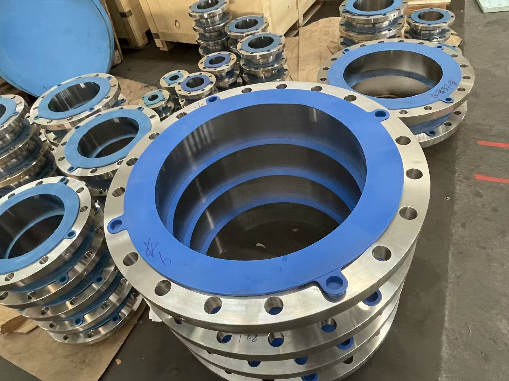 Industrial flanges for material supply